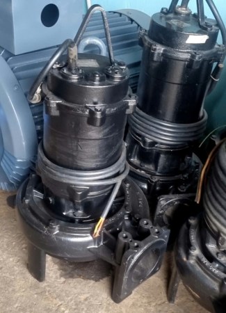 bom-chim-nuoc-thai-ebara-22kw8